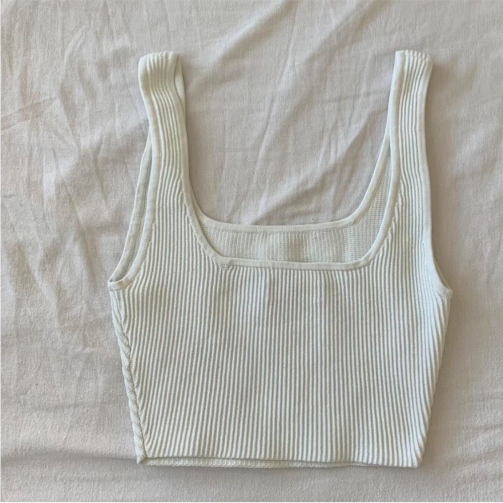 Aritzia Sculpt Knit Squareneck Cropped Tank
Cropped ribbed tank top